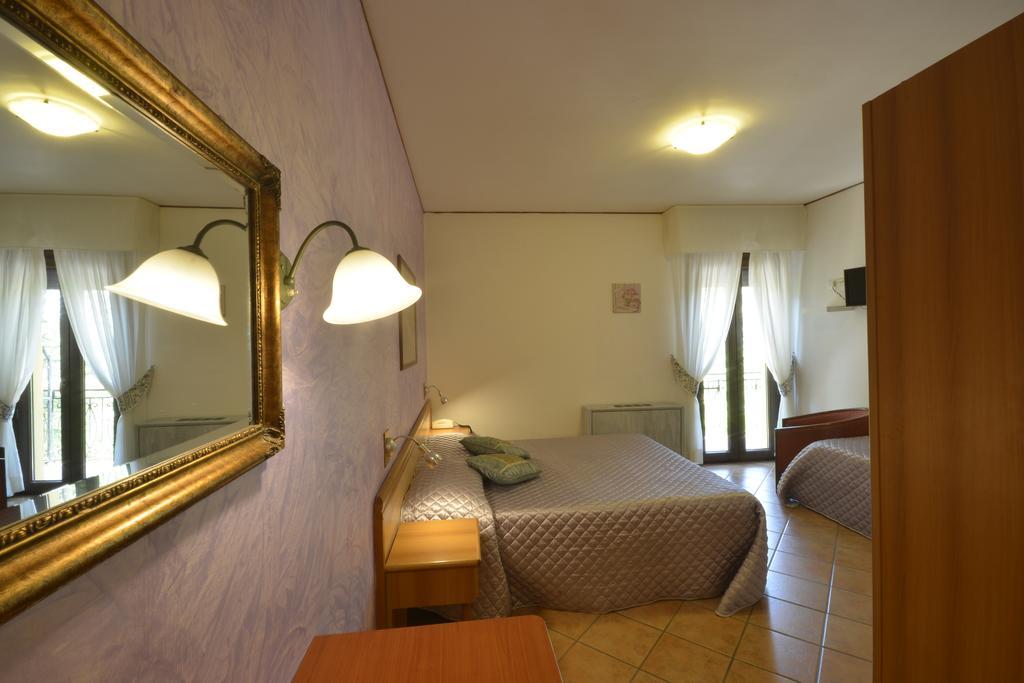 Campodonico  Hotel Pineta Ristorante Country House In Fabriano מראה חיצוני תמונה