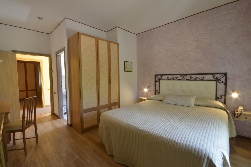 Campodonico  Hotel Pineta Ristorante Country House In Fabriano מראה חיצוני תמונה
