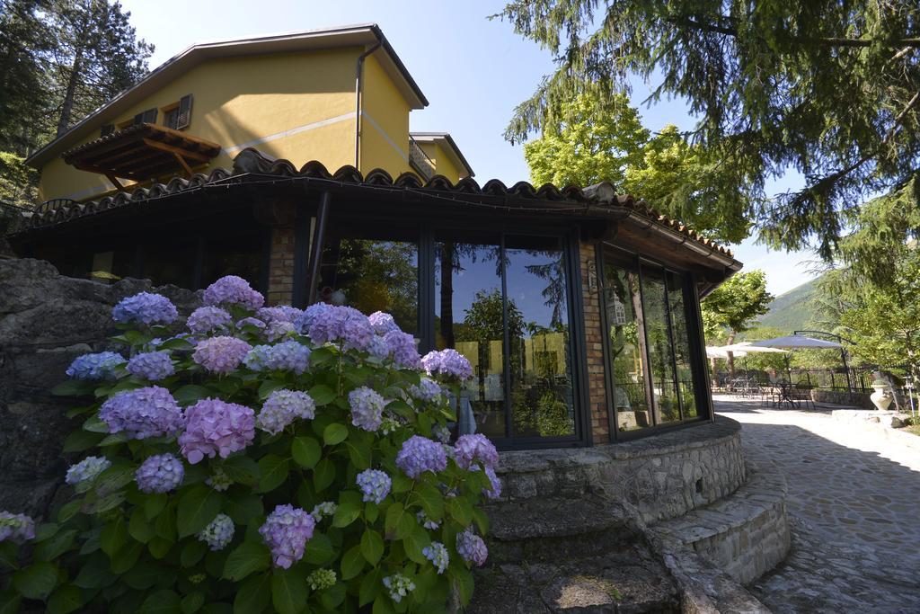Campodonico  Hotel Pineta Ristorante Country House In Fabriano מראה חיצוני תמונה