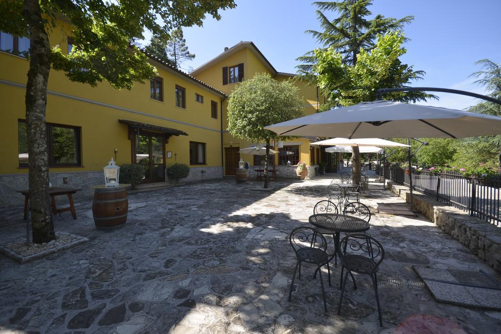 Campodonico  Hotel Pineta Ristorante Country House In Fabriano מראה חיצוני תמונה