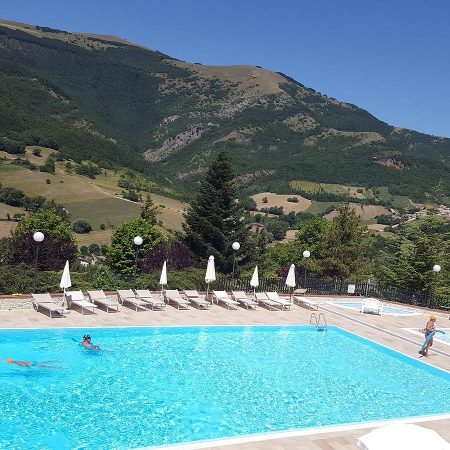 Campodonico  Hotel Pineta Ristorante Country House In Fabriano מראה חיצוני תמונה